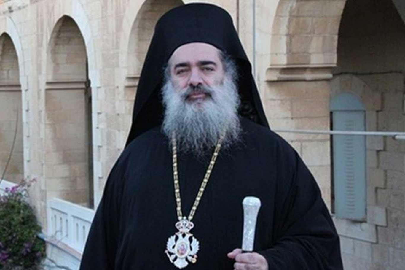 Father Hanna calls for watching out for zionists’ settlement practices
